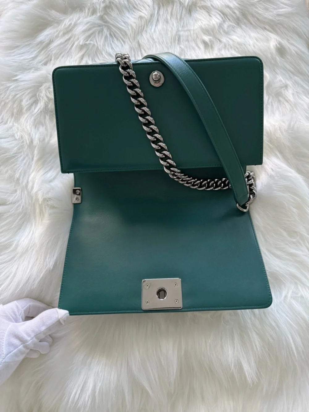 CHANEL: ✨RARE ✨Medium Teal Boy Bag *AUTHENTICATED* - Picture 11 of 15